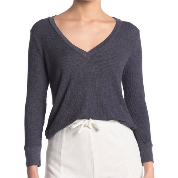 Wildfox Tops - 🔥WILDFOX🔥Leroy V-Neck Thermal Knit Top Charcoal Gray Small NWT